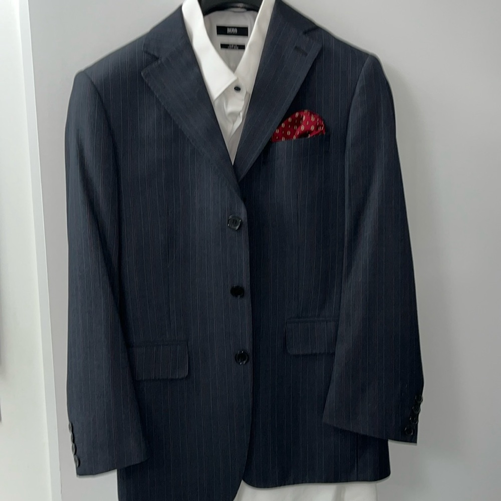 Ermenegildo Zegna Suit, Size 34US. Excellent Condition. 3 Button, Double Vented - Picture 5 of 17